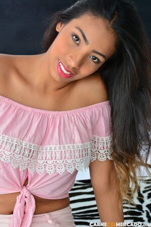 Yamile Duran exposes her own body and it's hot to see