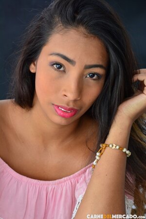 Yamile Duran exposes her own body and it's hot to see