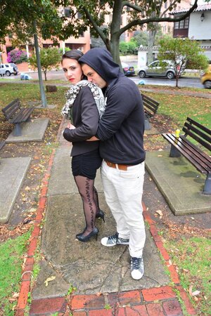 Stylish scarf Latina is going to pose in a cute way in public