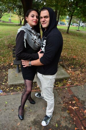 Stylish scarf Latina is going to pose in a cute way in public