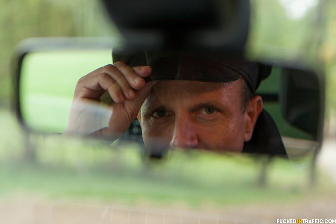 Driver calms widow Katy Rose with deep backseat pounding