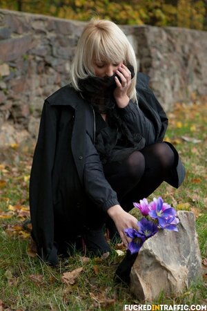 Driver calms widow Katy Rose with deep backseat pounding