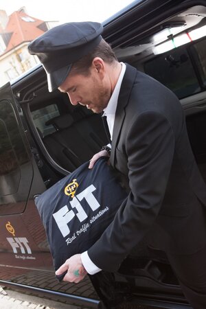 Russian brunette beauty hooks up with her latest limo driver