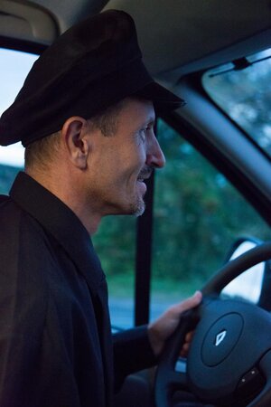 Backseat limo acoustics amplify ecstasy for a skinny redhead