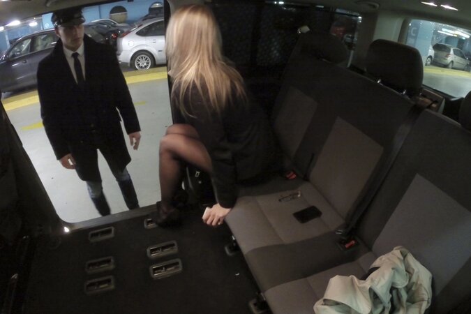 One of the most addictive reality fuck scenes with a hot blonde