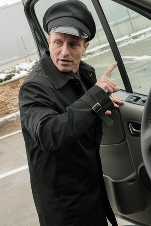 Petite Empera teen ass jizzed after backseat penetration