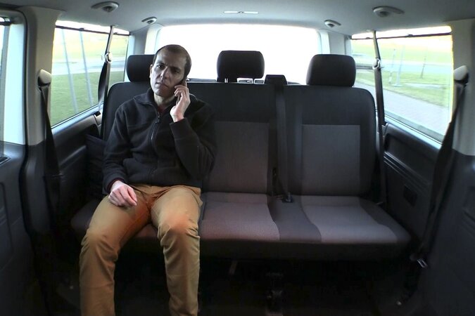 Dude jackhammering a tight brunette in the backseat