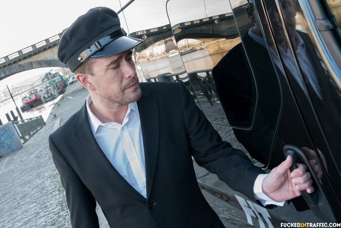 Spoiled rotten blonde shows her explosive pussy pyrotechnics