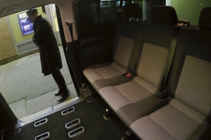 Czech blonde wants his thick drip after a quick backseat tease