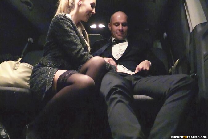 Ponytail Jenny Simons hardcore doggystyle in backseat