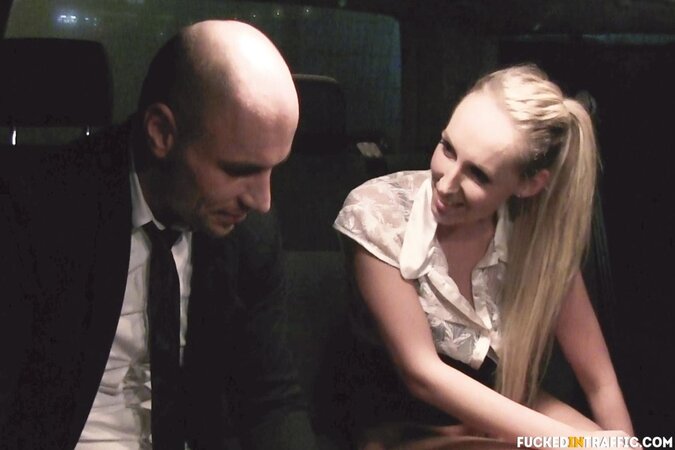 Ponytail Jenny Simons hardcore doggystyle in backseat