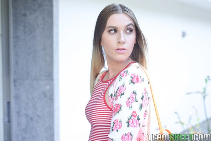 Niki Snow seduces dad for doggystyle and hot 69
