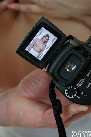 Kattie Hill blows photographer Dyllon Day in POV shoot