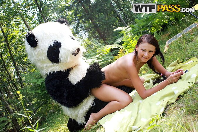 Kira Stone petite outdoor panda fuck and jizzed