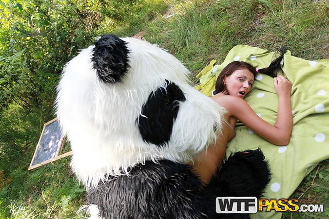 Kira Stone petite outdoor panda fuck and jizzed