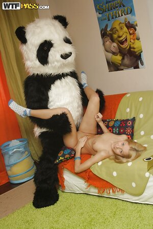 Sweet blonde hardcore shaved panda toy play