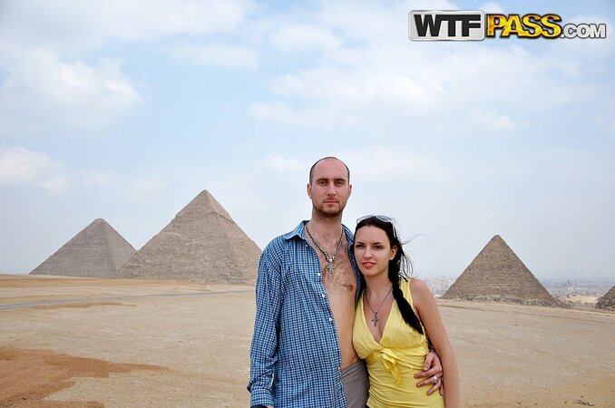 Inez Steffan grabs nice ass during POV pyramid pounding