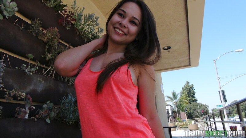 Inked Mika Sparx blows Carson Grundle stranger dick in car