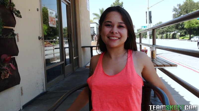 Inked Mika Sparx blows Carson Grundle stranger dick in car