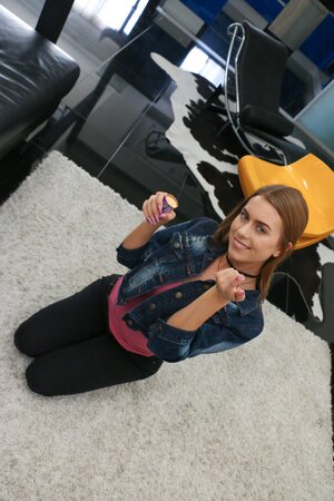 Jill Kassidy seduces repairman Ike Diezel into hot teen sex facial