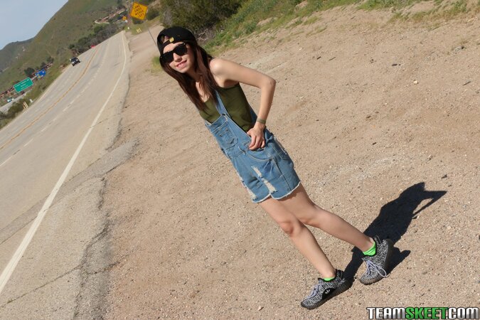 Dorky teen Lucie Cline sucks cock after ditching her overalls