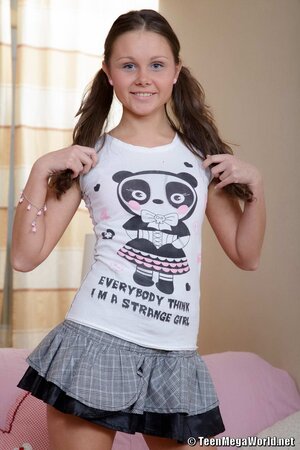 Liza Shay oozes cum from asshole onto pussy after Timo Hardy anal