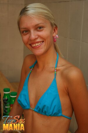 Skinny Gretta and Suze foursome spa fuck with handjobs