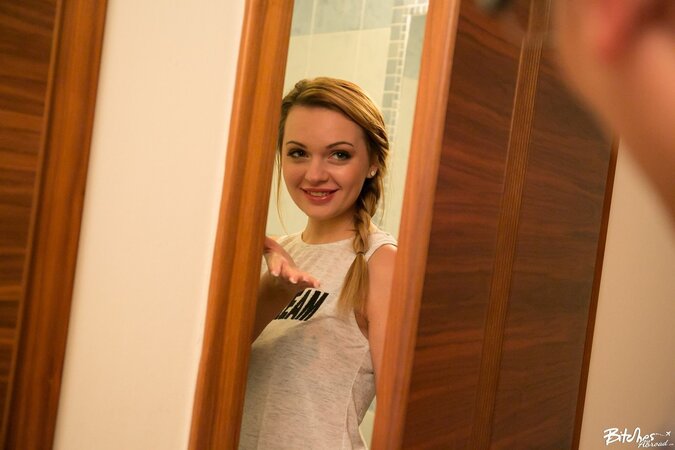 Russian girlie with a curvy ass fucking a horny geek