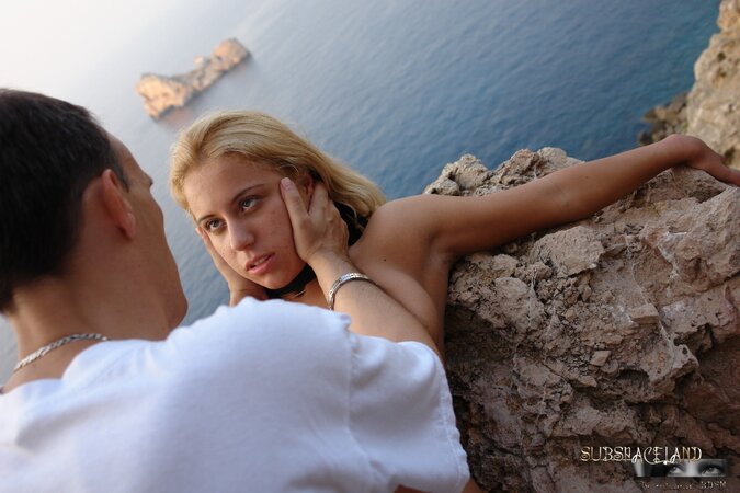 Skinny man brings tanned blonde to a secluded place and fucks tight pussy