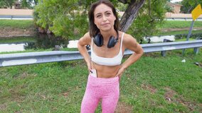 He invited the brunette babe into the van for some banging