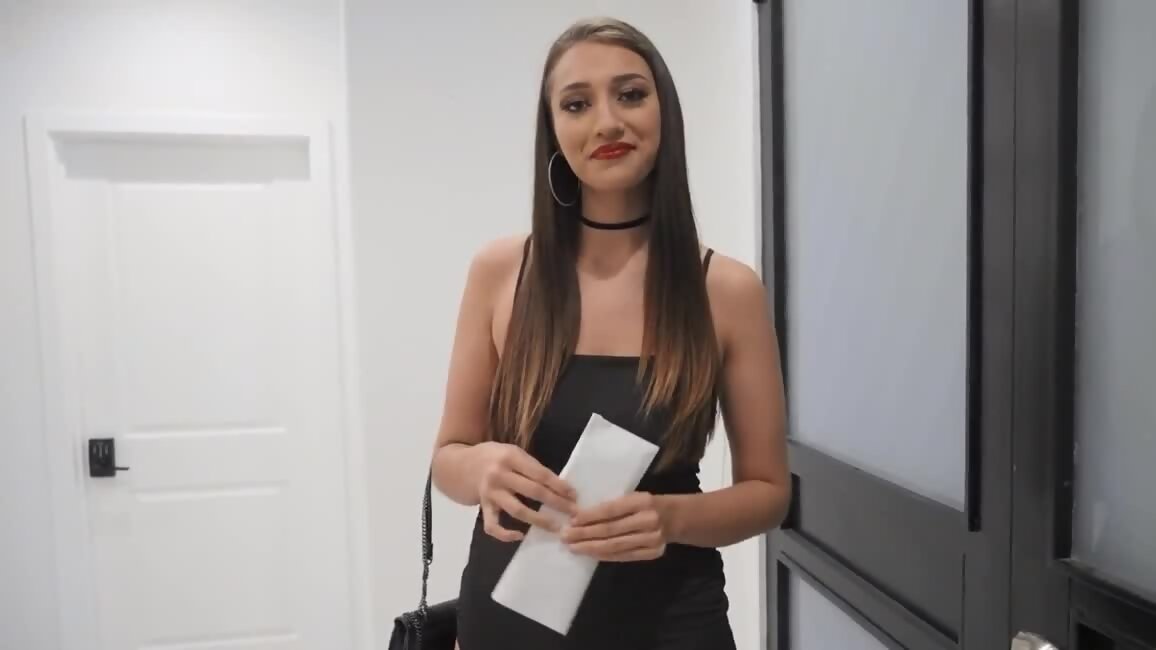 Hot escort girl impresses chauffeur with her sexual skills - SexVid.xxx