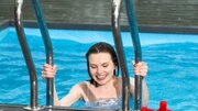 Milka Wey gets horny in the water, masturbates poolside