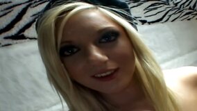 Nymphomaniac with amazng curves takes a girthy dick