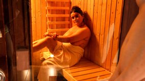 Mature diva finds a way to get her vag fucked even deeper