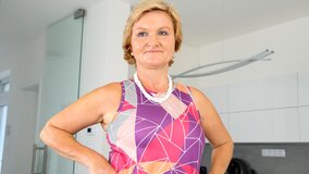 Busty hot granny fingering hairy vagina until squirting